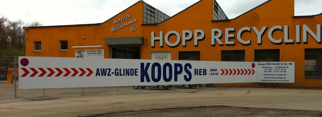 Großes Firmenschild für Recyclinghof mit Logo und Firmenaufdruck – Folien Fischer Hamburg Bergedorf fertigt und montiert Werbeschilder für Unternehmen in Glinde, Reinbek, Wentorf, Geesthacht, Billwerder, Stapelfeld und Barsbüttel.