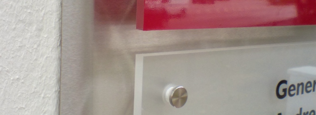 Schilder für Generalbau in Hamburg, ein Bauunternehmen, das hochwertige Projekte in der Region umsetzt.