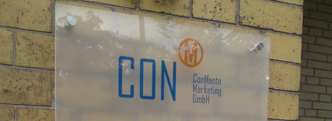 Schilder für CON, ein Bauunternehmen in Hamburg. Präzise und robust für Außeneinsätze.